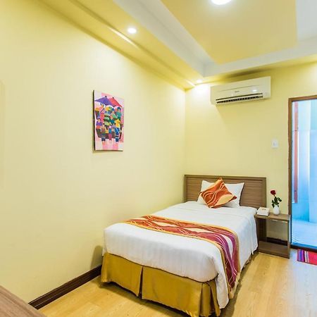 Golden Gate China Town Hotel Янгон Экстерьер фото