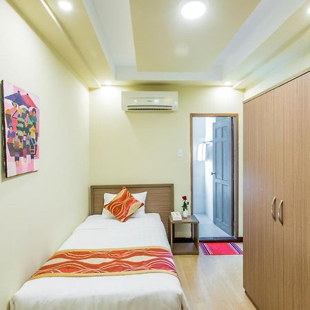 Golden Gate China Town Hotel Янгон Экстерьер фото