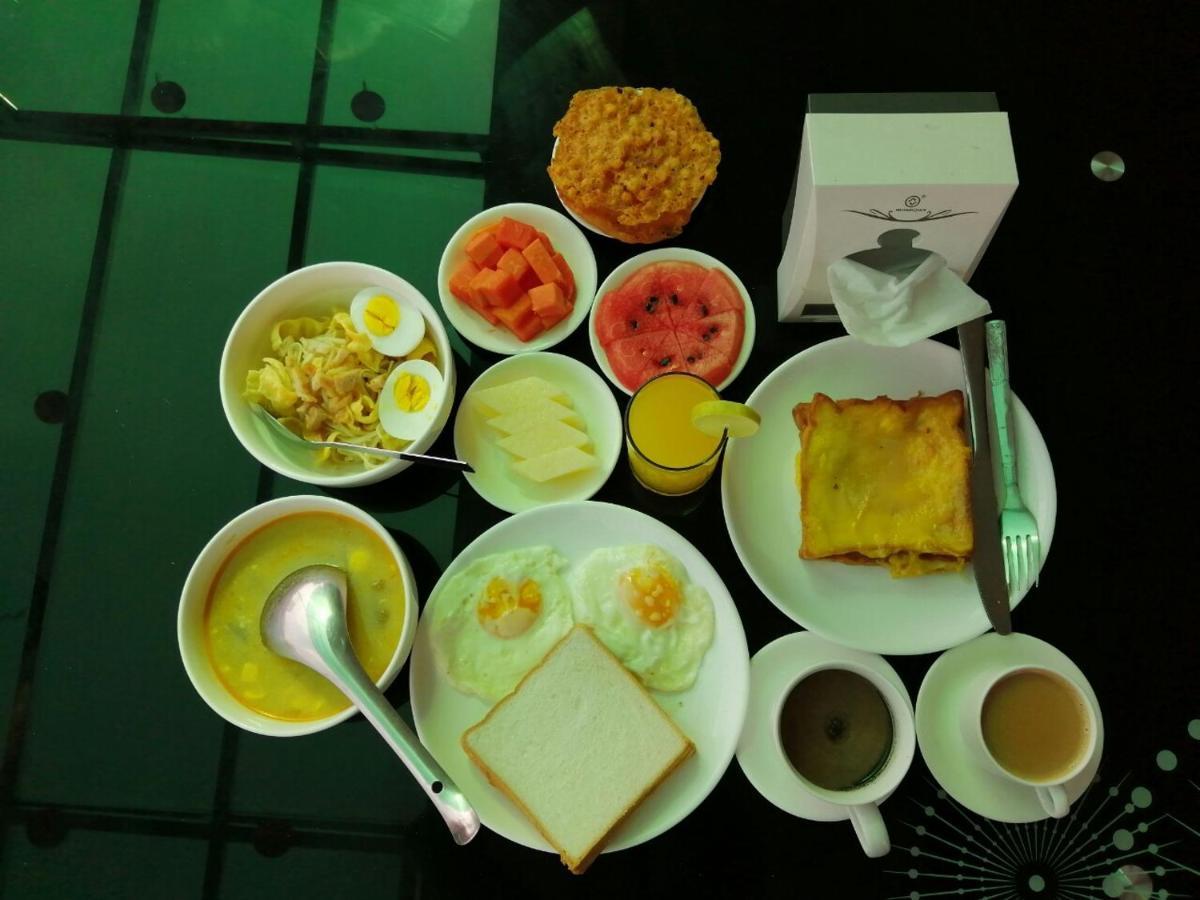 Golden Gate China Town Hotel Янгон Экстерьер фото