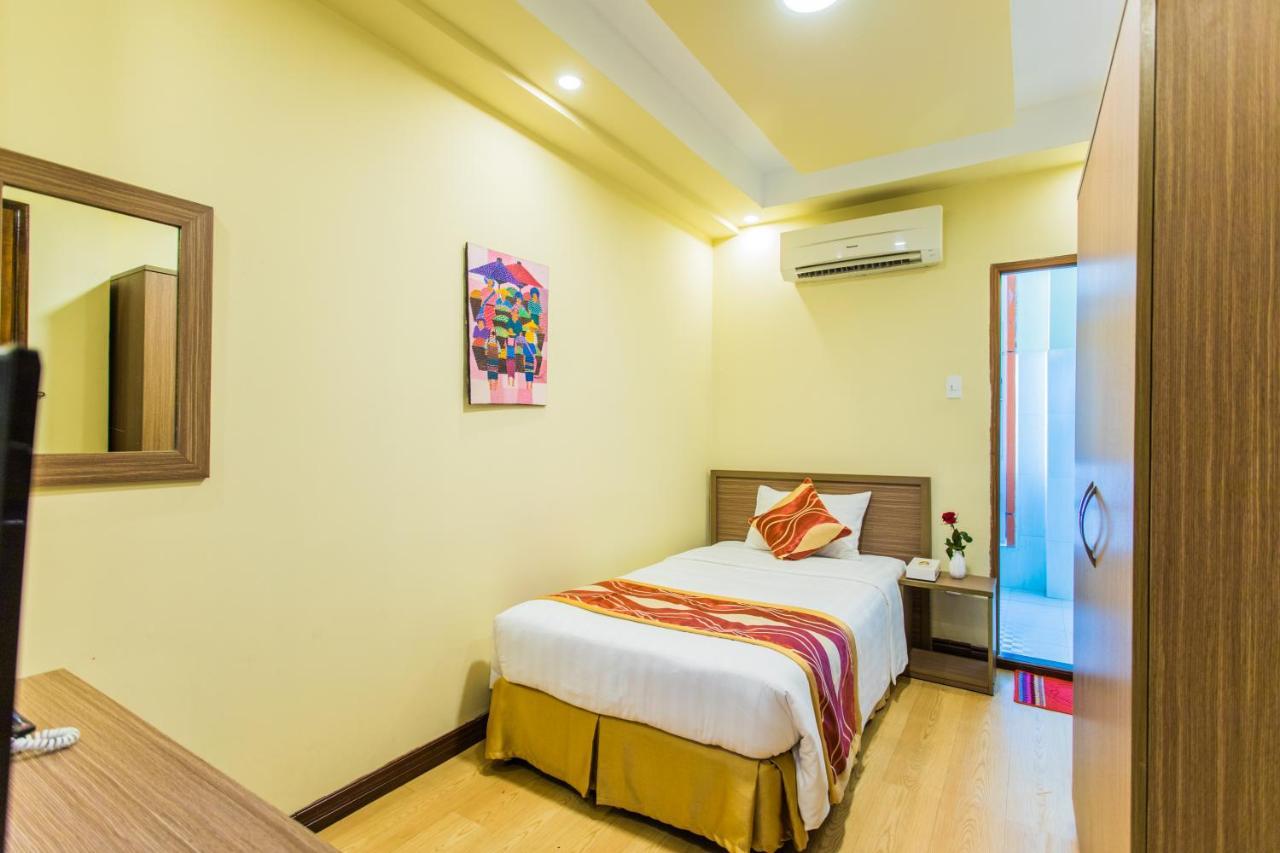 Golden Gate China Town Hotel Янгон Экстерьер фото