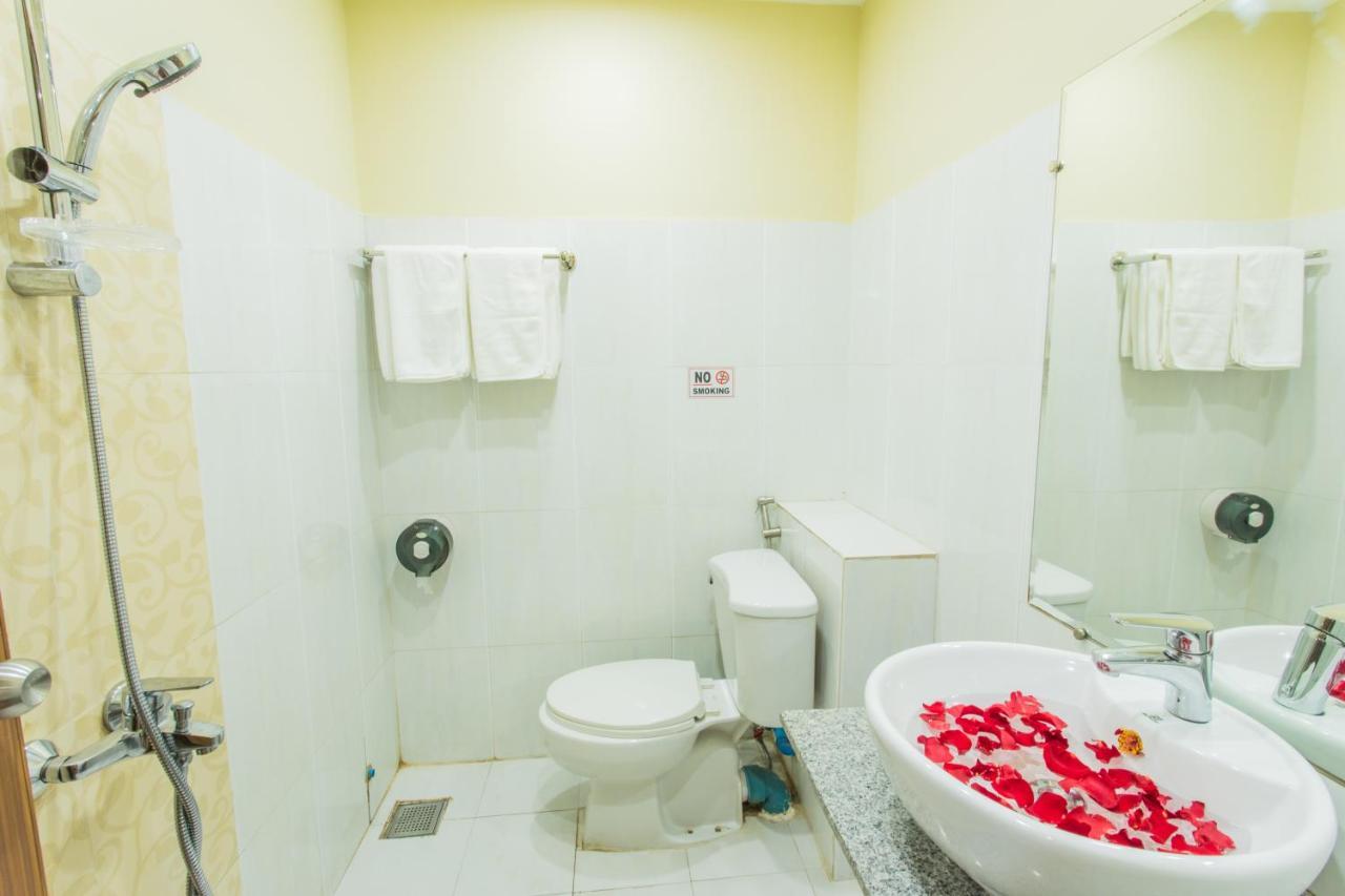 Golden Gate China Town Hotel Янгон Экстерьер фото