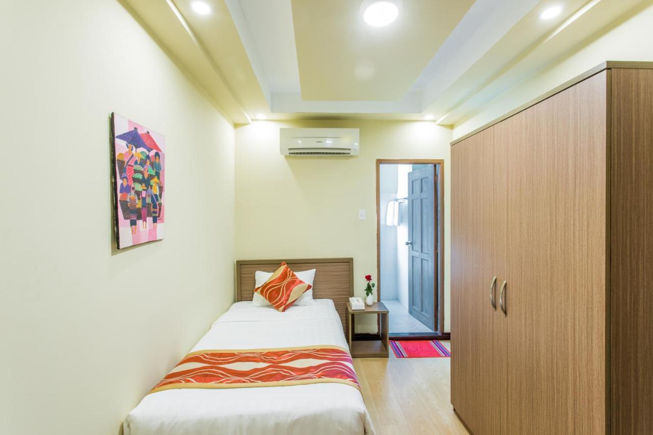 Golden Gate China Town Hotel Янгон Экстерьер фото