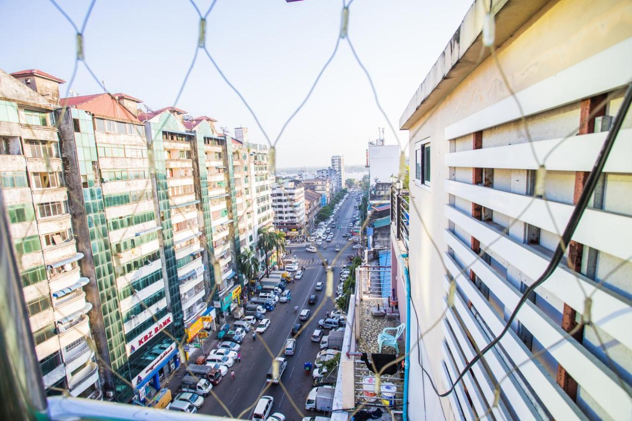 Golden Gate China Town Hotel Янгон Экстерьер фото
