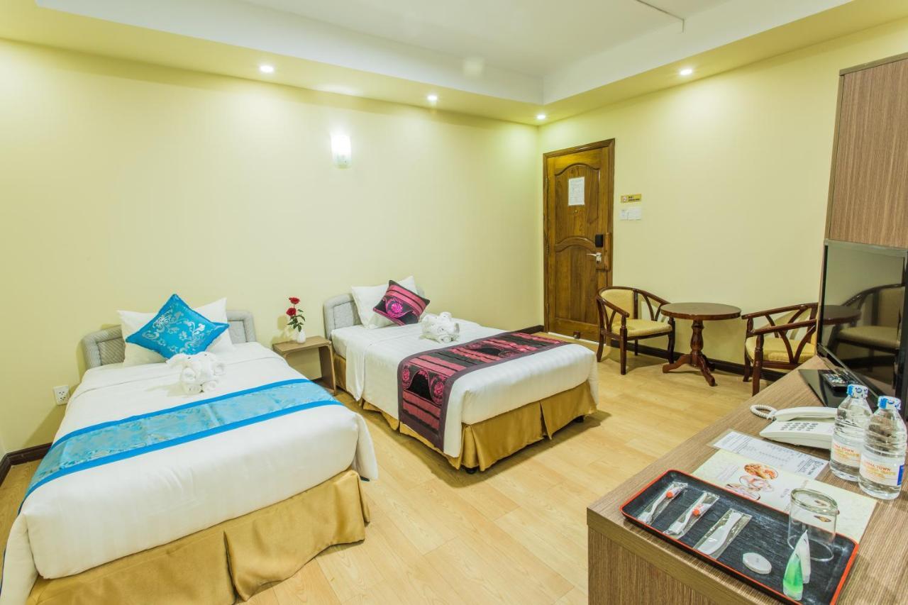 Golden Gate China Town Hotel Янгон Экстерьер фото