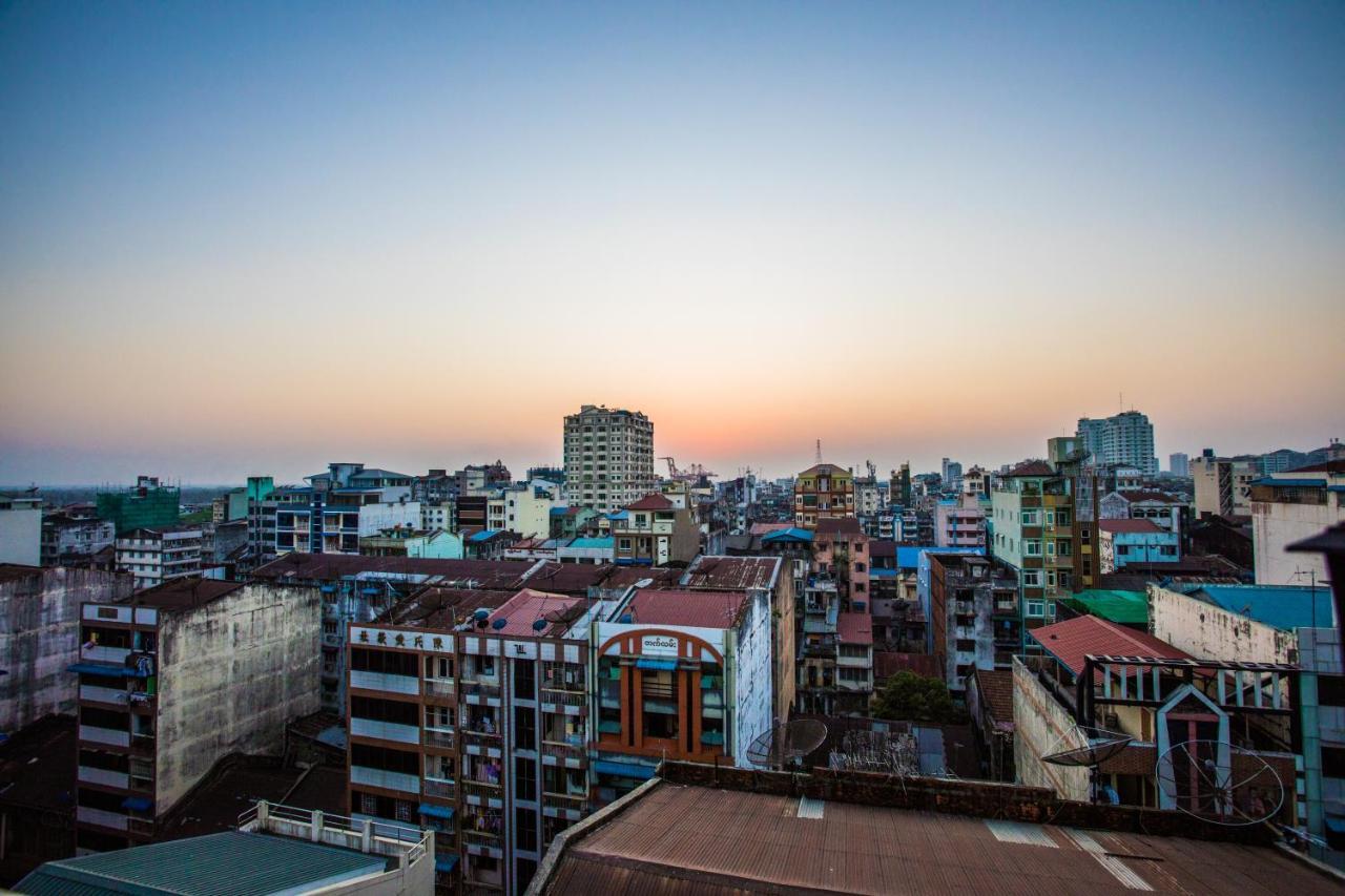 Golden Gate China Town Hotel Янгон Экстерьер фото