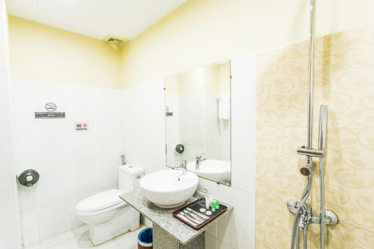 Golden Gate China Town Hotel Янгон Экстерьер фото